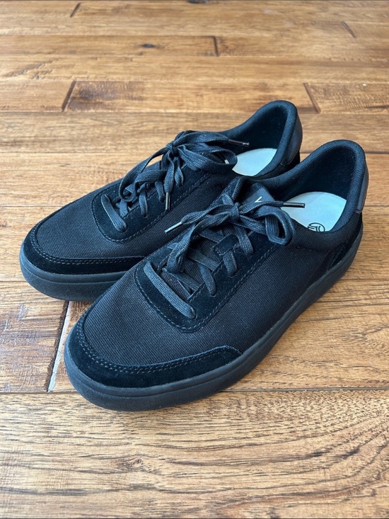 Kizik Prague Hands Free Slip On Shoes Sneakers Black Canvas  display picture 3